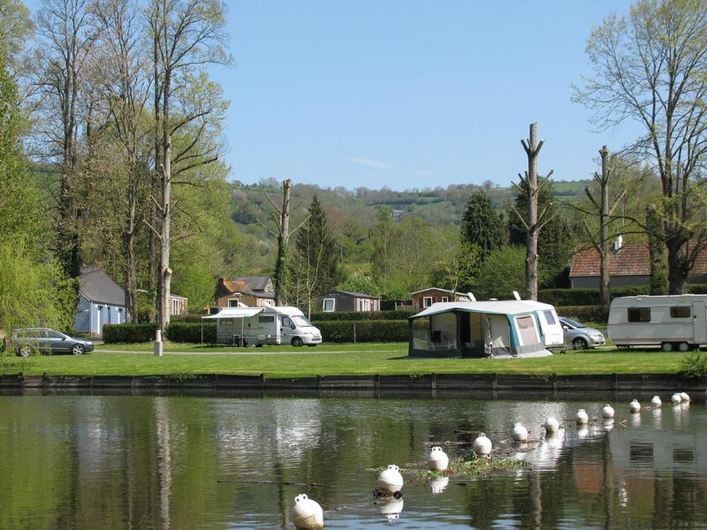 Hotel Camping des Rochers des Parcs Clécy Exterior foto